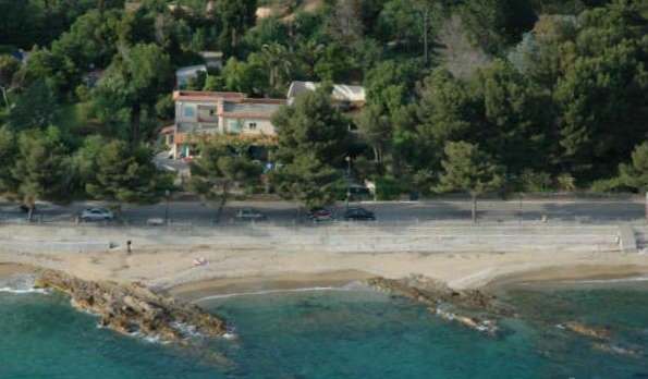 Villa Belles assises vue de la mer