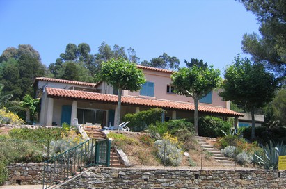 La villa a 30 m de la plage de Gigaro