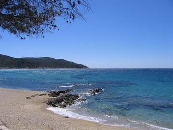 Cap Lardier vue de Gigaro Site protege et conserve randonnee